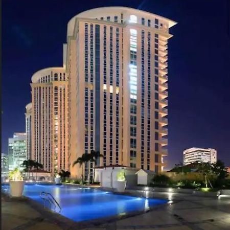 Luxury Bgc Condo In Taguig, Mckinley - Covered Parking And Wifi Free מראה חיצוני תמונה