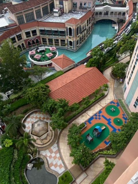 Luxury Bgc Condo In Taguig, Mckinley - Covered Parking And Wifi Free מראה חיצוני תמונה